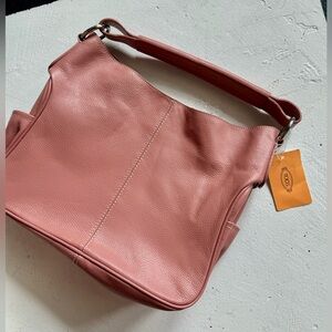 NWT Tod’s Mauve Pebbled Leather Shoulder Bag